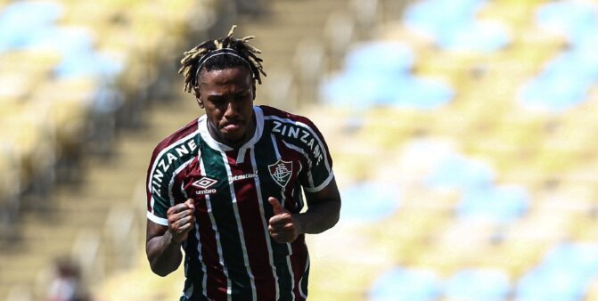 Abel Hernández em ação pelo Fluminense