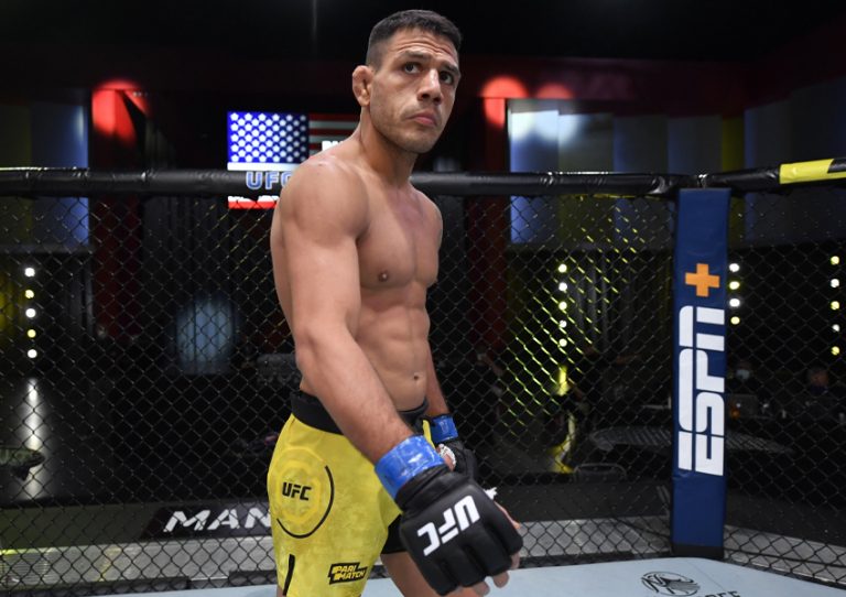Rafael dos Anjos sofre lesão e luta contra Islam Makhachev é retirada do UFC 267