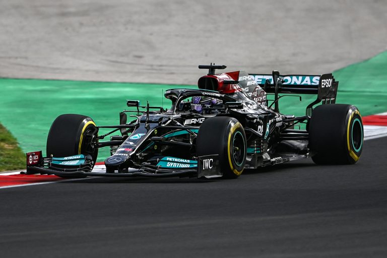 Hamilton repete bom desempenho e lidera segundo treino livre para o GP da Turquia