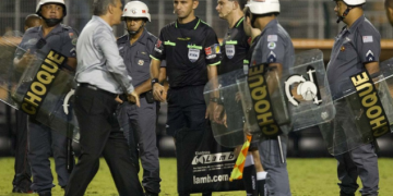 Corinthians foi eliminado pelo Boca Juniors em 2013 por conta de atuação polêmica de Amarilla; relembre