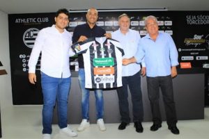 Ex-Botafogo e Internacional, Roger Silva revela inspiração em nomes da nova geração para iniciar carreira de treinador