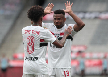 Santos oferece três jogadores para contratar dupla do São Paulo