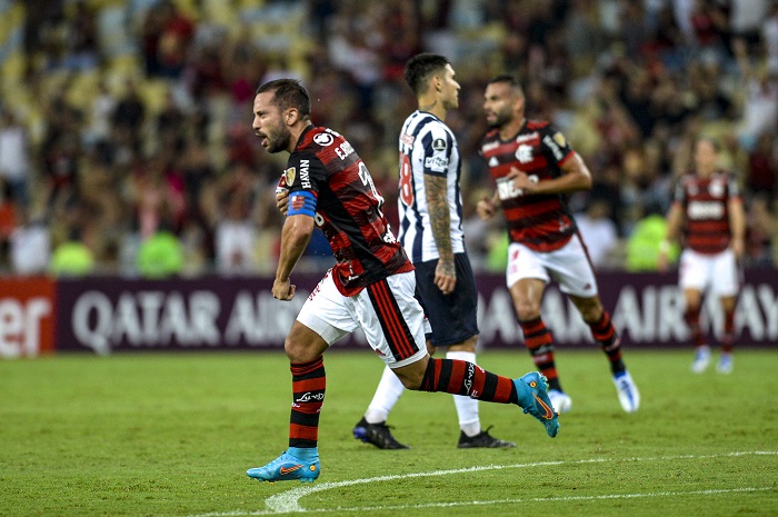 Jogador do Flamengo comemora gol