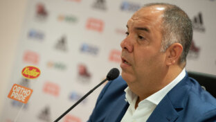Flamengo formaliza proposta para contratação de volante