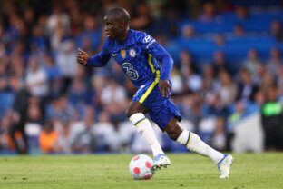 Chelsea quer dificultar possível saída de Kanté para rivais da Premier League
