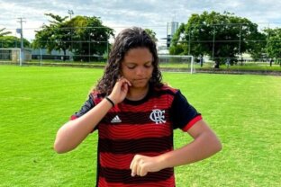 Carolliny Santos em ação pelo Flamengo